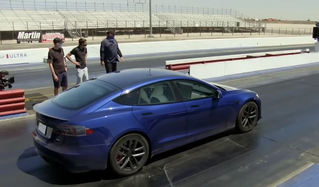 $200,000 Tesla or a 4 Million Dollar Bugatti… Which is Faster?
